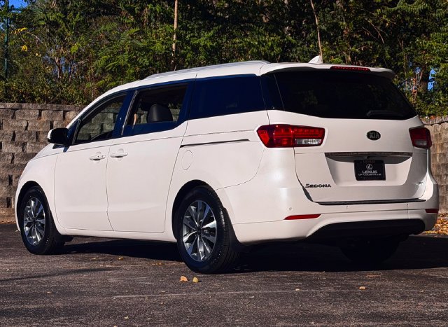 Used 2015 Kia Sedona SX FWD image 7