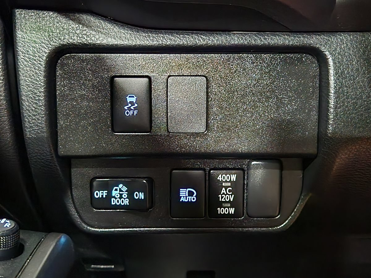 Used 2021 Toyota Tacoma TRD Off-Road w/ Technology Package AWD/4WD image 41