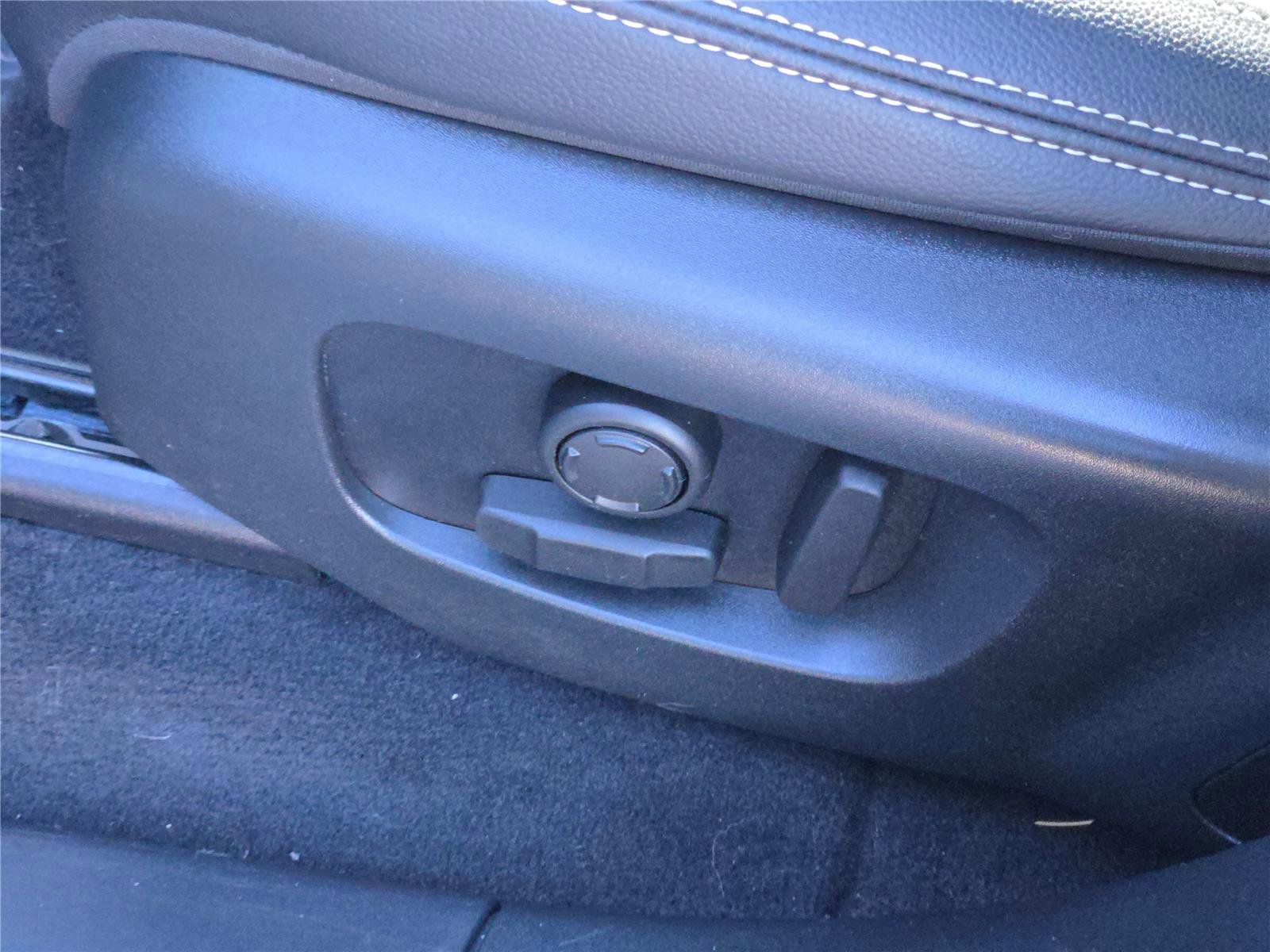 Used 2021 Land Rover Range Rover Velar R-Dynamic S image 26