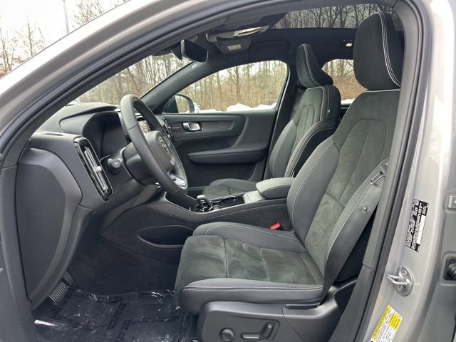 Certified 2023 Volvo C40 P8 Recharge Ultimate w/ Protection Package Premier image 17