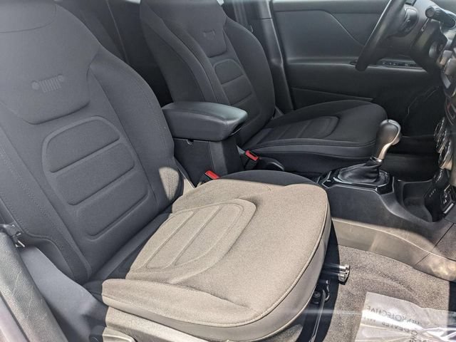 Used 2016 Jeep Renegade Latitude AWD/4WD image 30