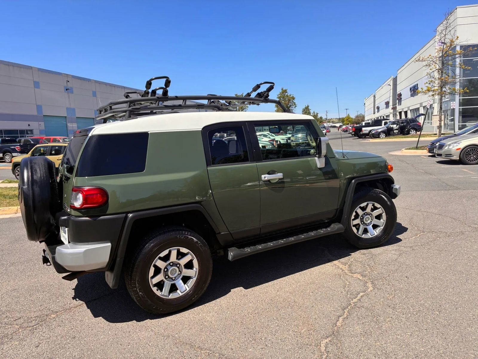 Used 2014 Toyota FJ Cruiser 4WD w/ Upgrade Package image 17