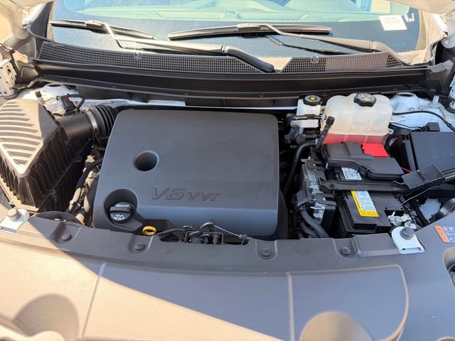 Used 2023 Chevrolet Traverse LT w/ LPO, Cargo Package AWD/4WD image 30