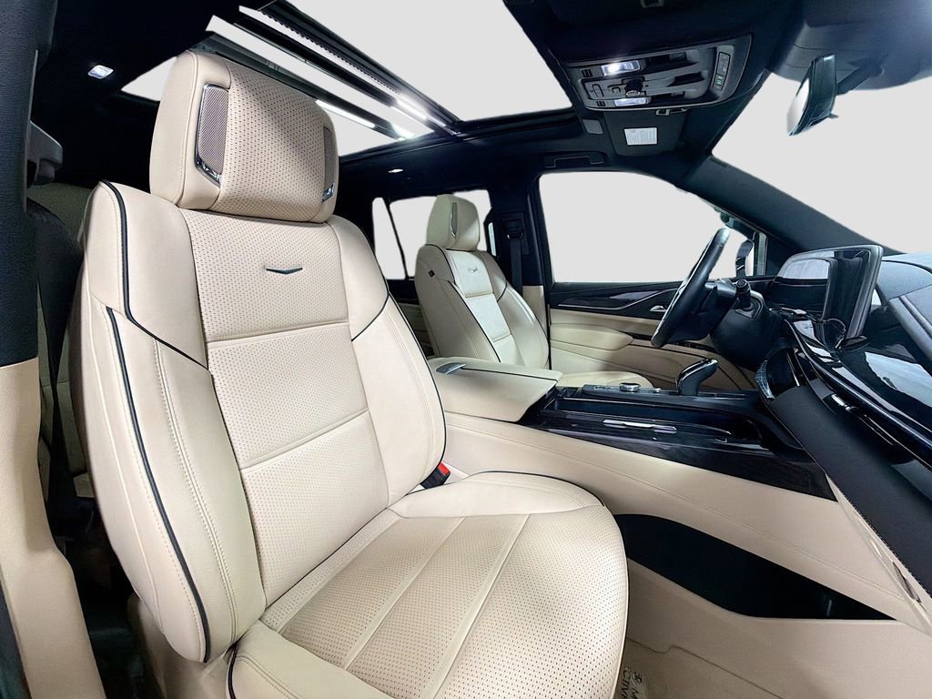 Used 2024 Cadillac Escalade Premium Luxury image 30