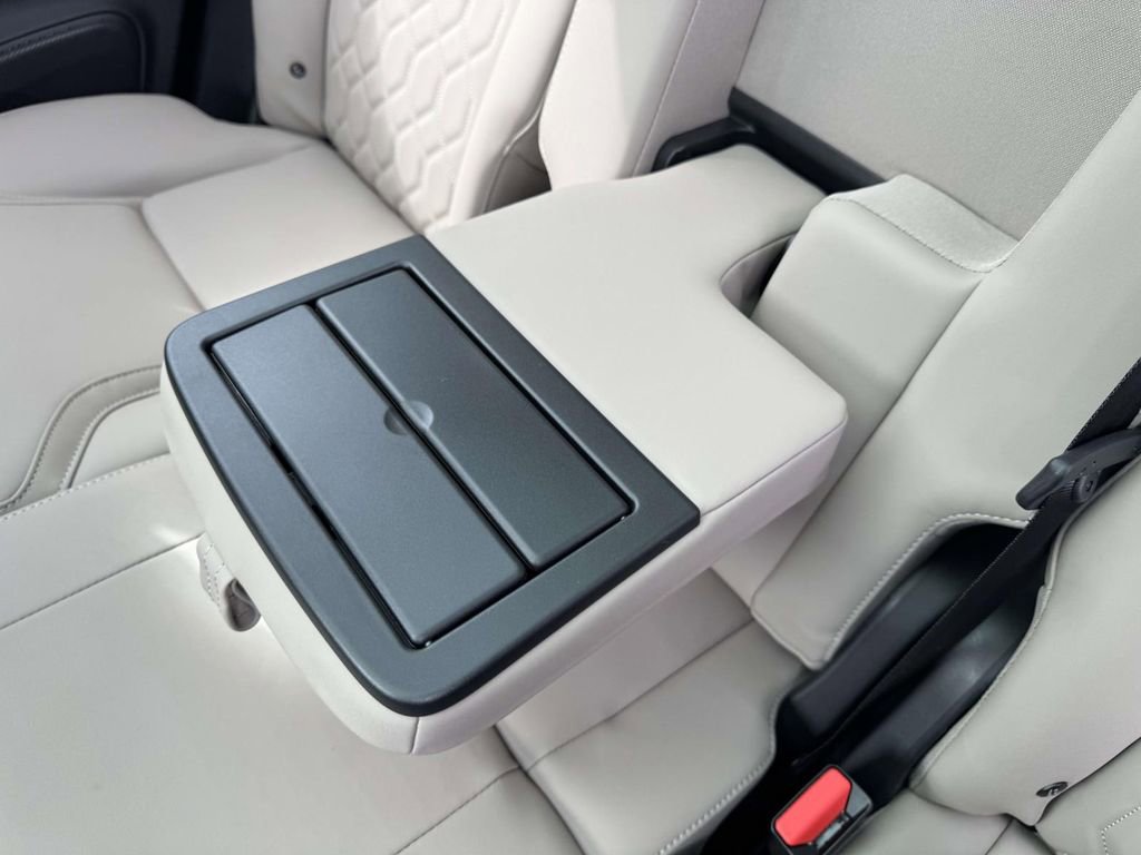 Certified 2026 Volvo XC90 B6 Plus w/ Protection Package image 11