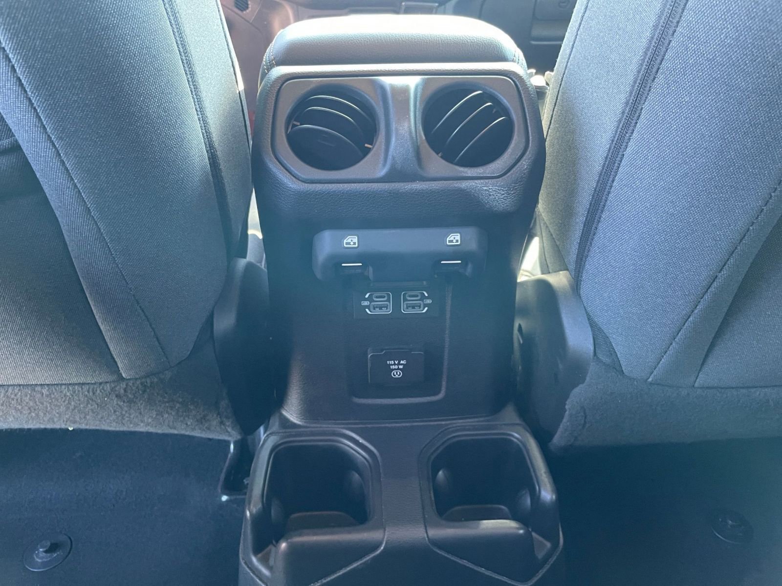 Used 2025 Jeep Wrangler Sahara image 23