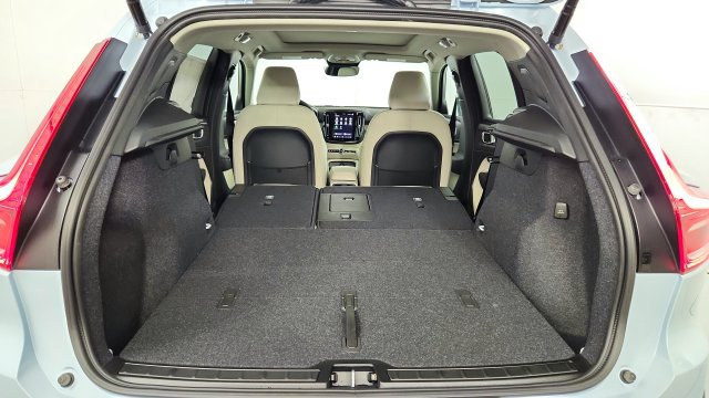 New 2026 Volvo XC40 B5 Plus w/ Protection Package Premier AWD/4WD image 41