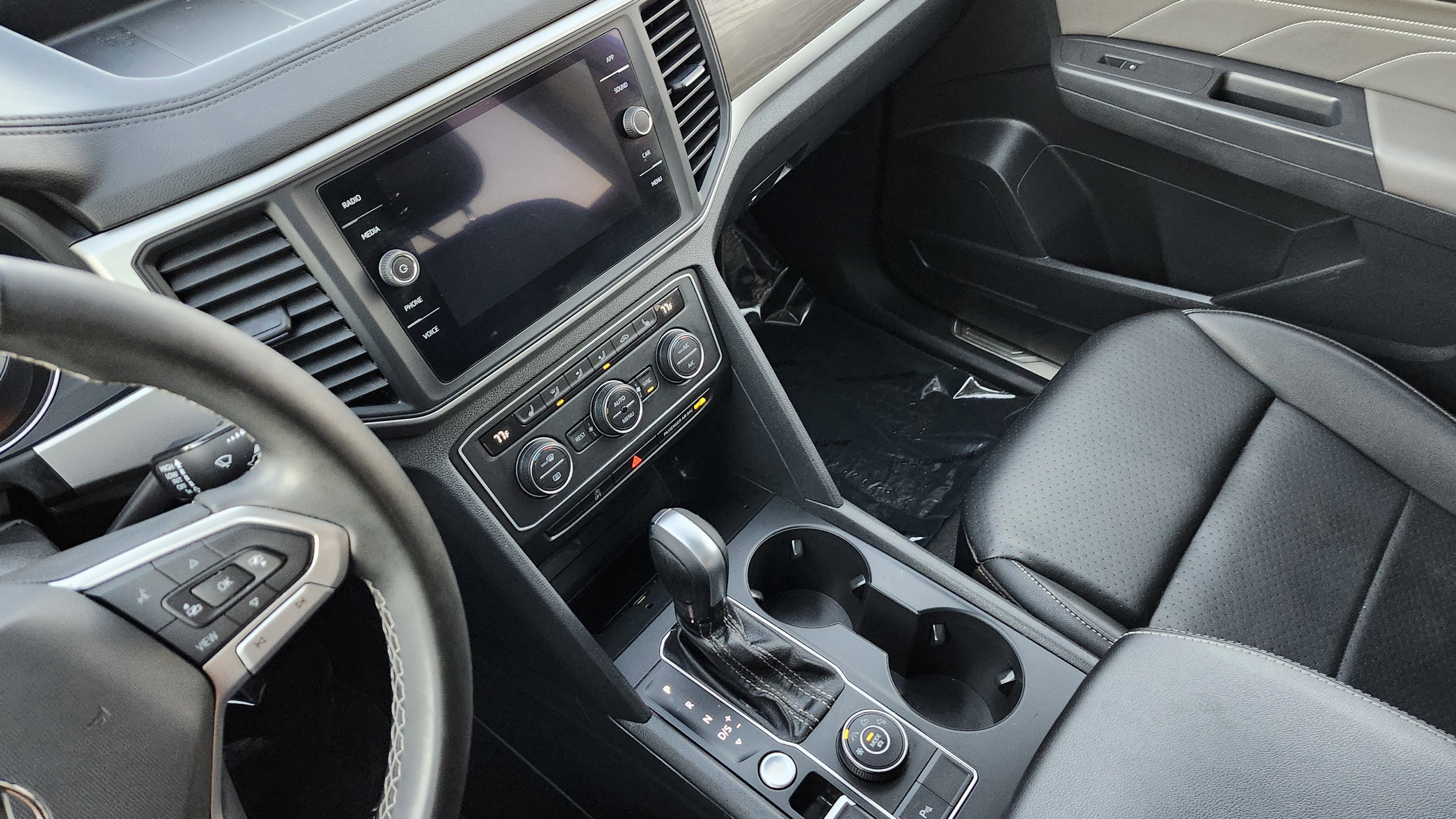 Used 2021 Volkswagen Atlas SE w/ Panoramic Sunroof Package image 32