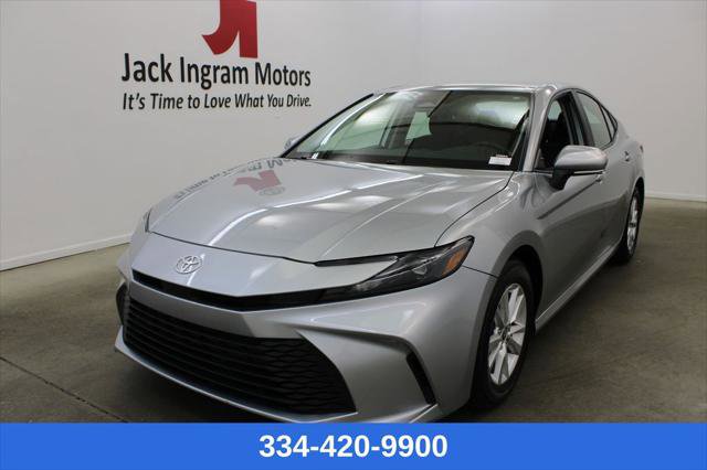 Used 2025 Toyota Camry LE FWD image 1