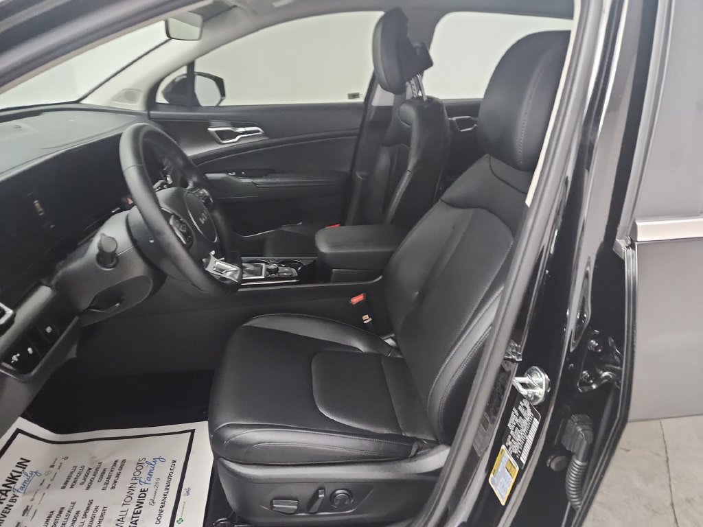 Used 2025 Kia Sportage EX FWD image 17