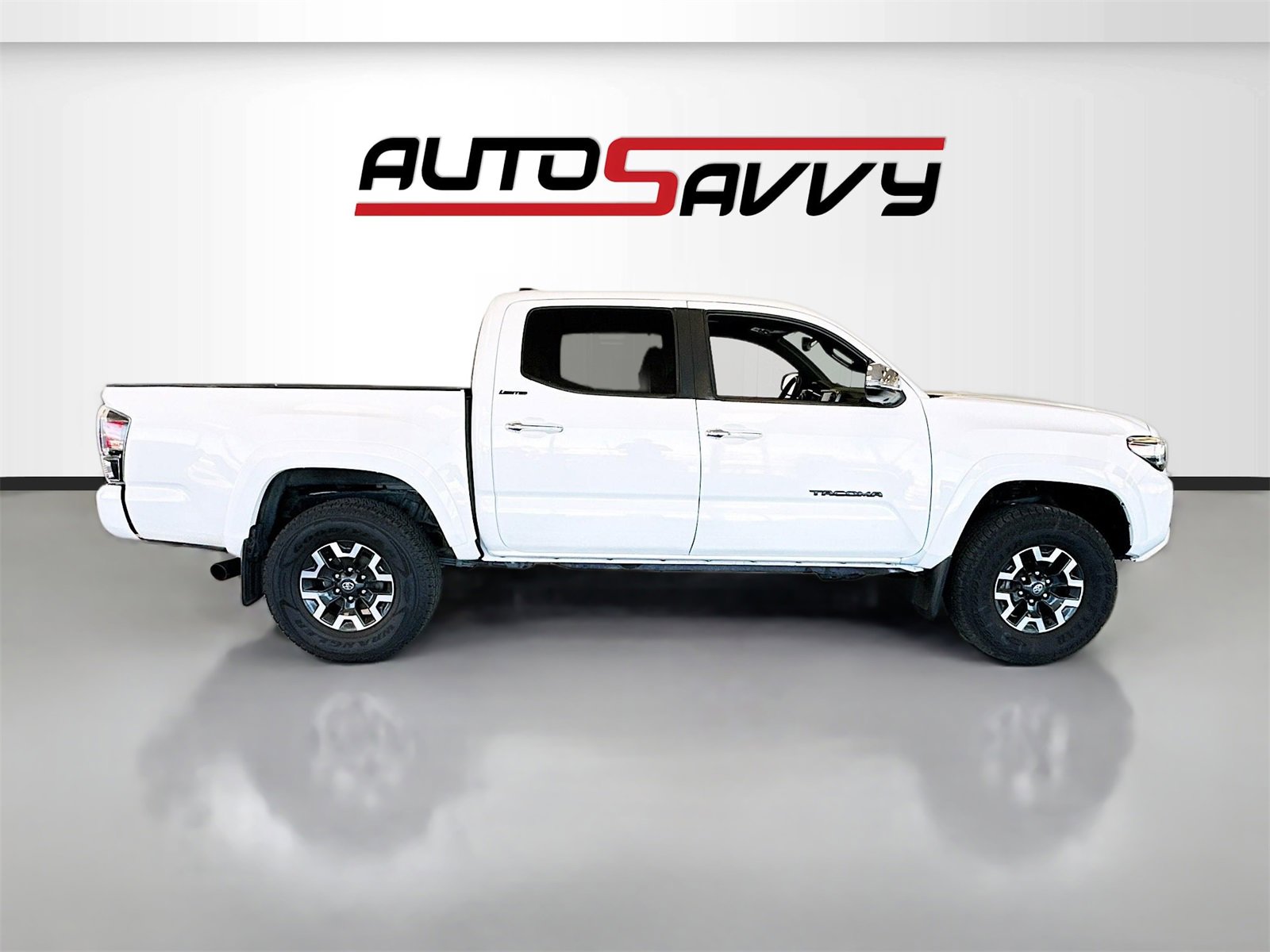 Used 2020 Toyota Tacoma Limited image 8