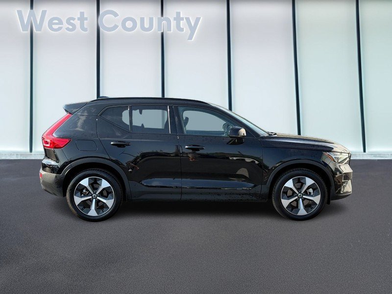 Used 2026 Volvo XC40 B5 Plus AWD/4WD image 2