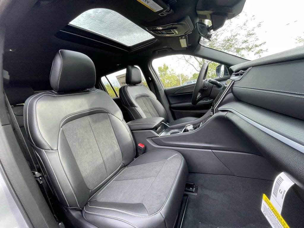 New 2025 Jeep Grand Cherokee L Altitude image 12