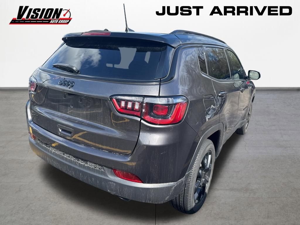 Used 2022 Jeep Compass Latitude w/ Sun and Sound Group AWD/4WD image 4