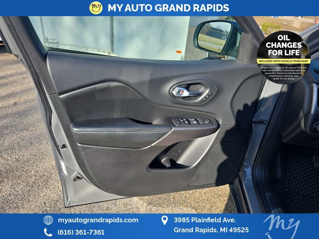 Used 2020 Jeep Cherokee Limited image 10