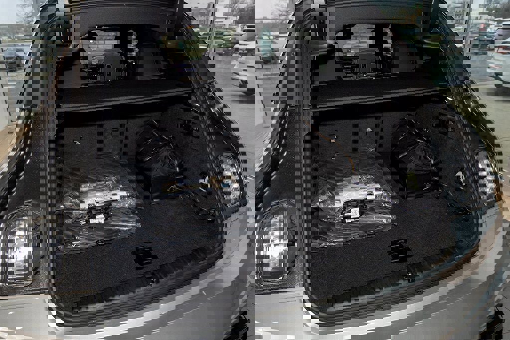 Used 2026 BMW iX xDrive60 w/ M Sport Package image 11