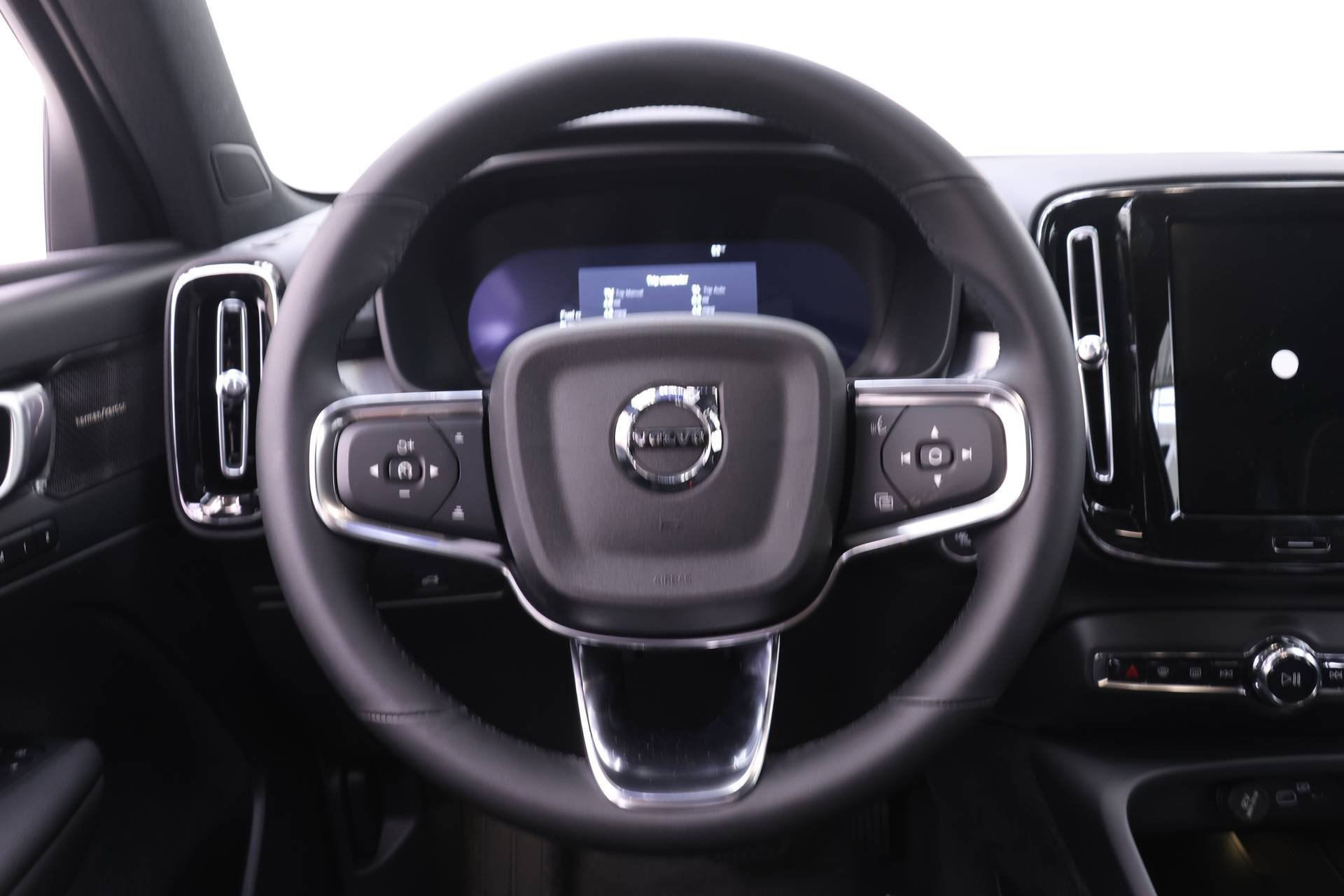New 2026 Volvo XC40 B5 Ultra w/ Protection Package Premier AWD/4WD image 15