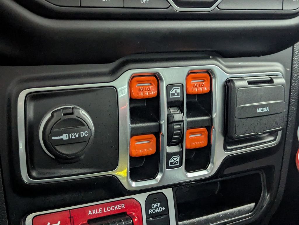 Used 2022 Jeep Gladiator Mojave w/ Trailer Tow Package AWD/4WD image 20