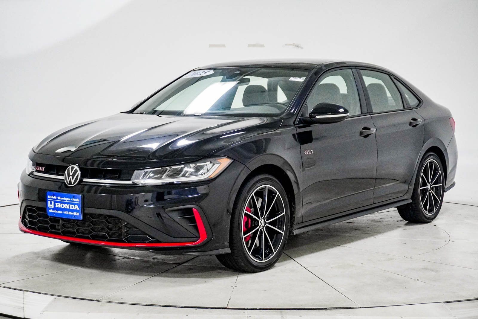 Used 2025 Volkswagen Jetta GLI Autobahn FWD image 2
