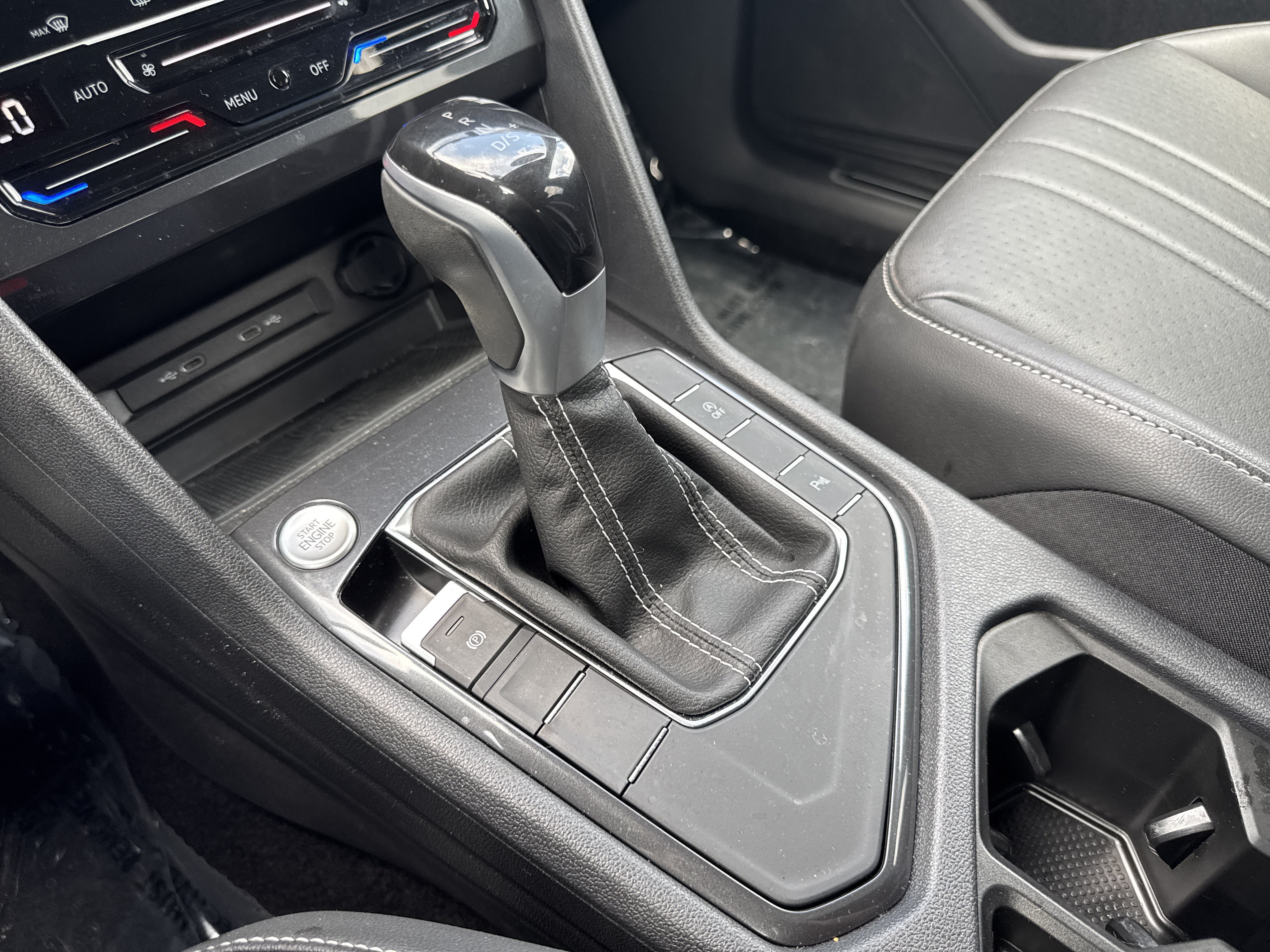 Certified 2023 Volkswagen Tiguan SE R-Line FWD image 28
