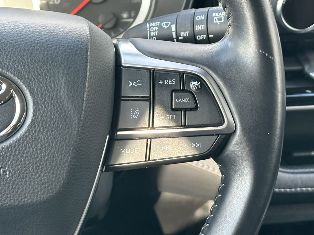 Used 2020 Toyota Highlander LE image 22
