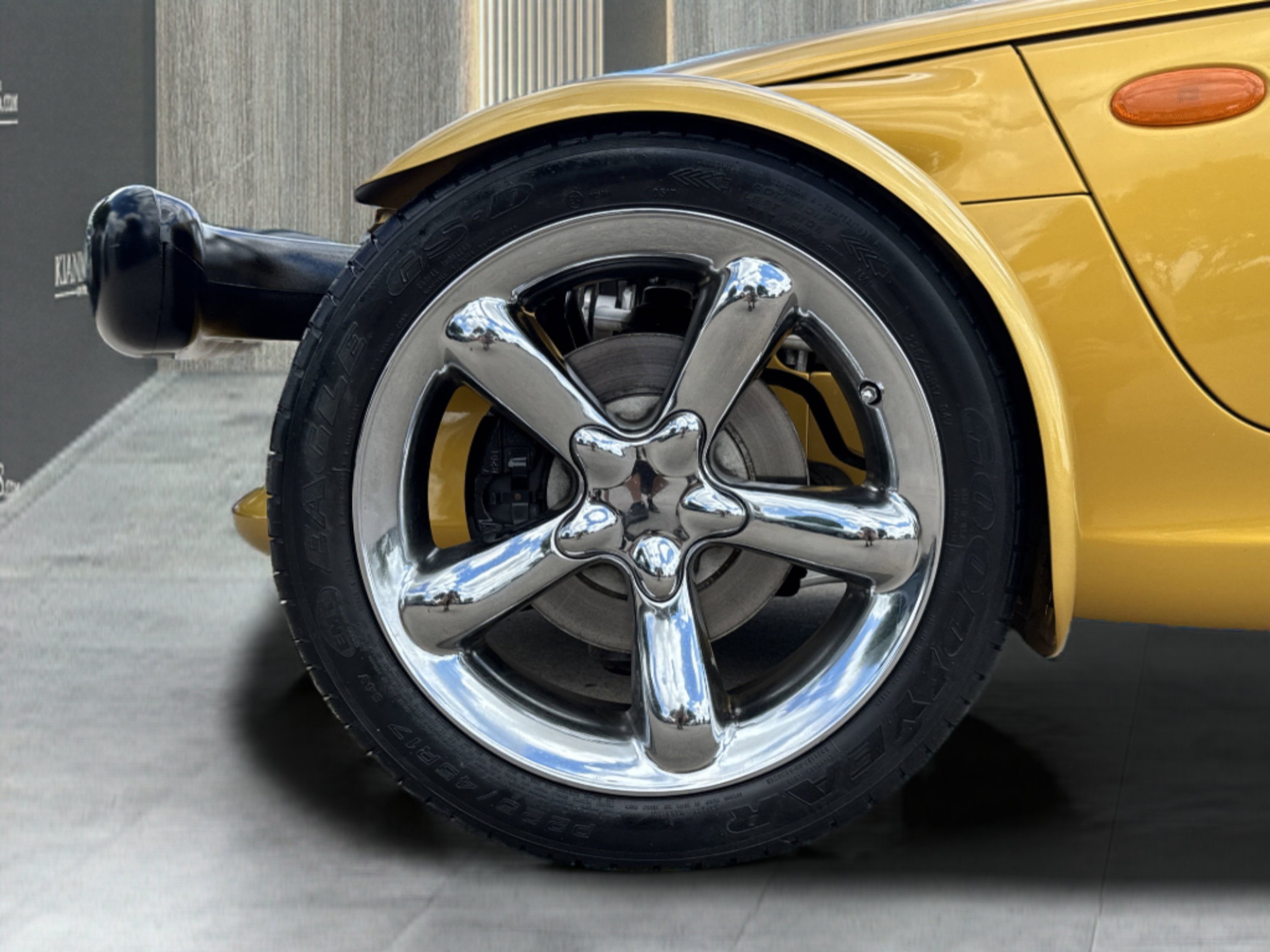 Used 2002 Chrysler Prowler RWD image 7