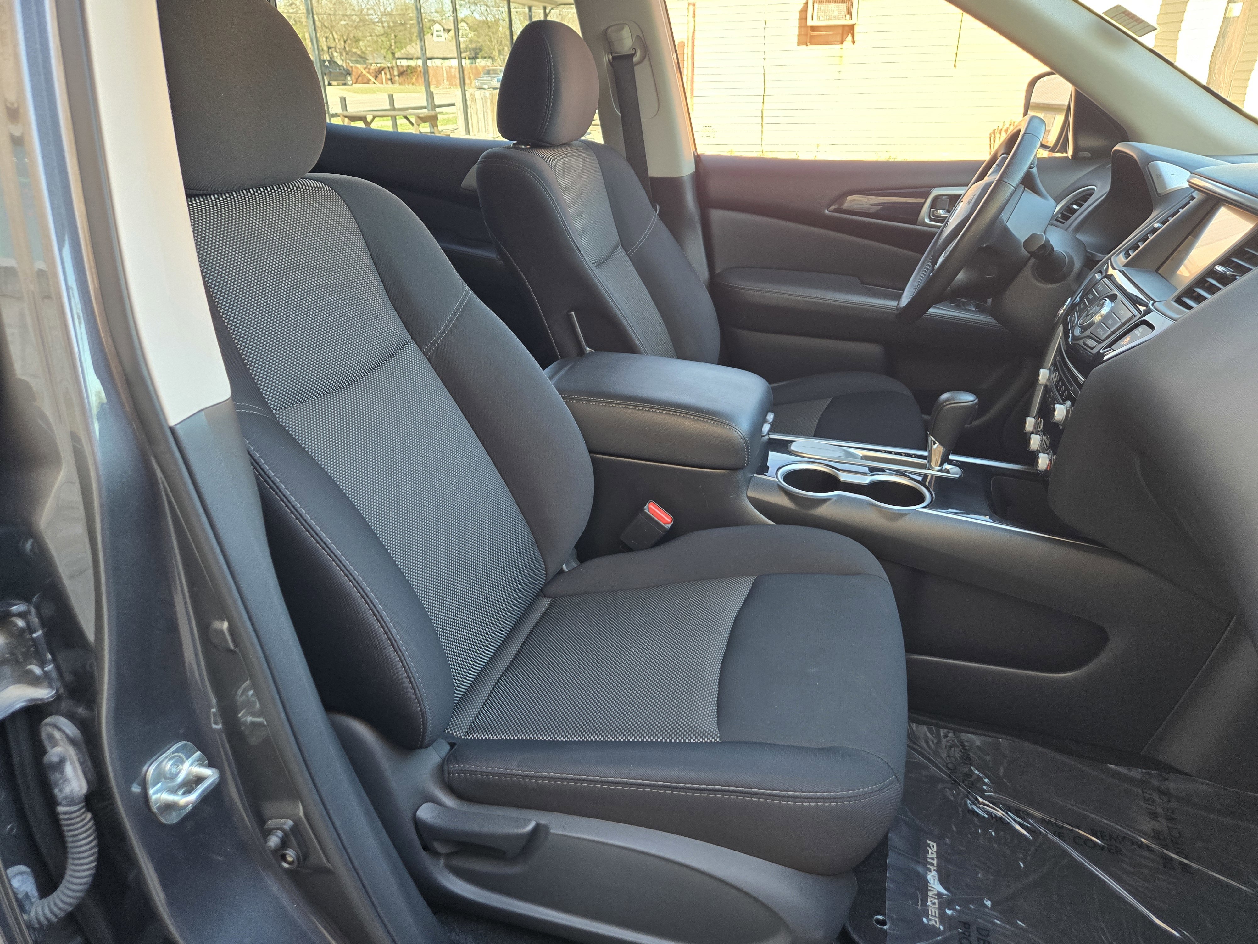 Used 2019 Nissan Pathfinder SV image 10