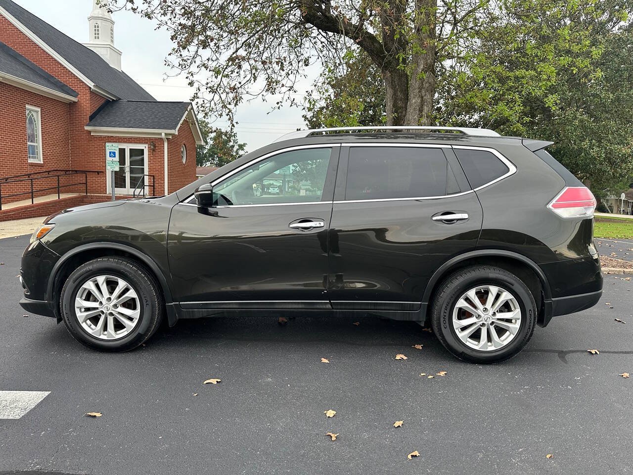 Used 2015 Nissan Rogue SV FWD image 9