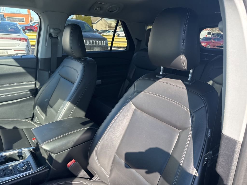 Certified 2022 Ford Explorer XLT w/ Equipment Group 202A image 17