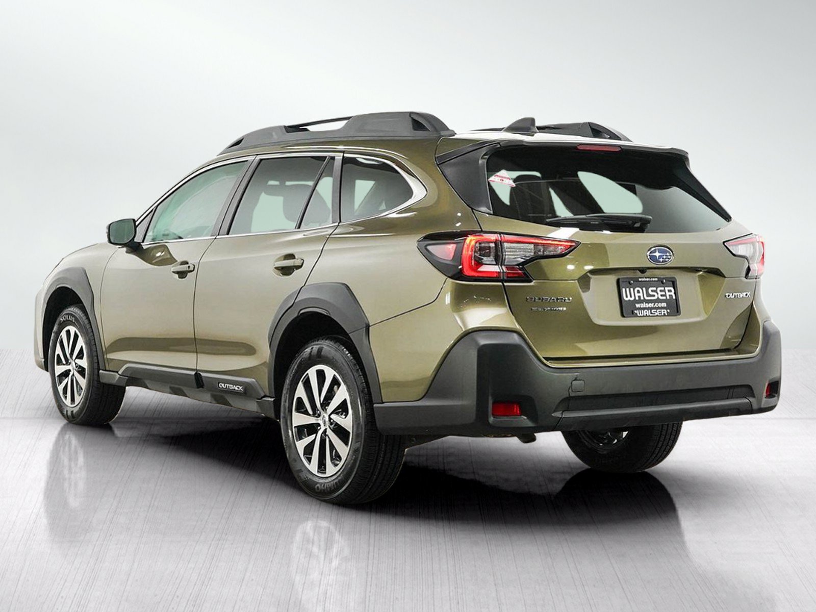 Used 2024 Subaru Outback Premium AWD/4WD image 3