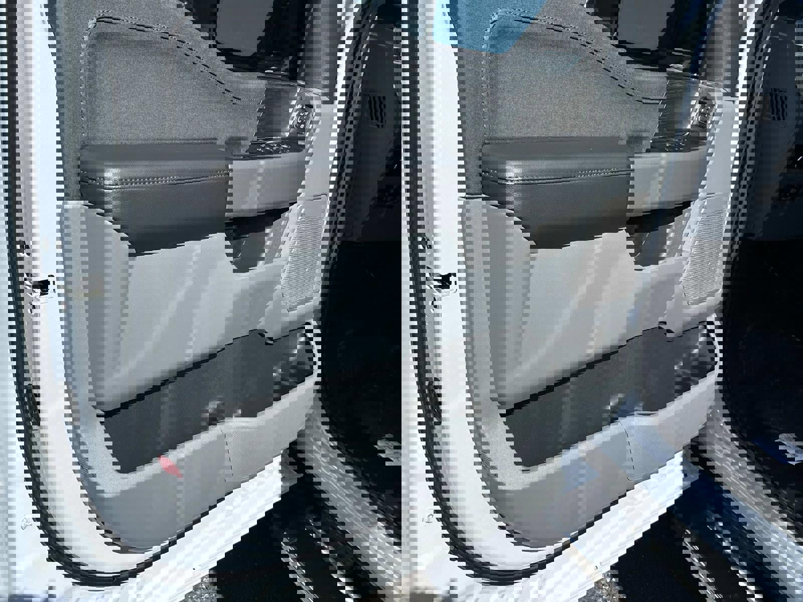 New 2025 Ford F150 Lariat w/ Equipment Group 502A High image 43