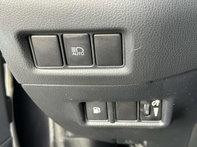 Used 2019 Toyota C-HR XLE image 14