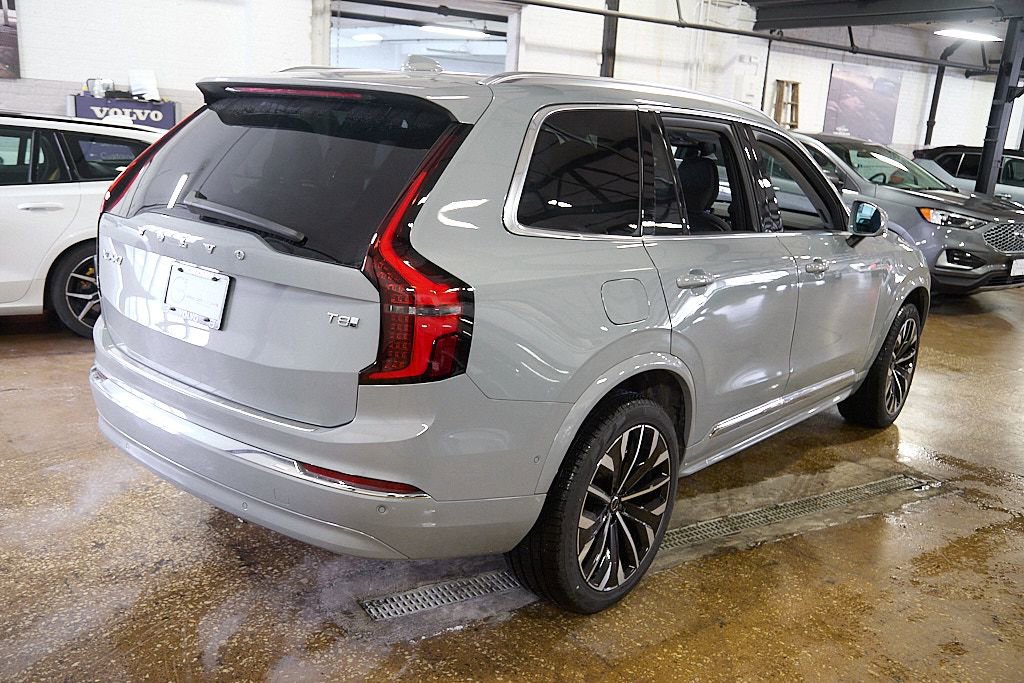 New 2026 Volvo XC90 T8 Plus w/ Protection Package image 9