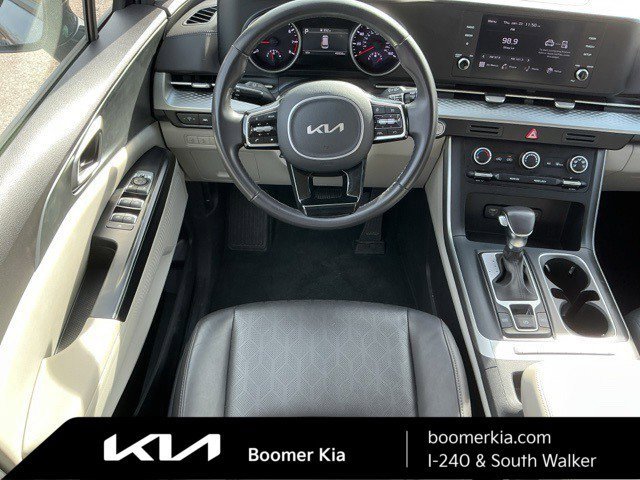Certified 2024 Kia Carnival LX image 15