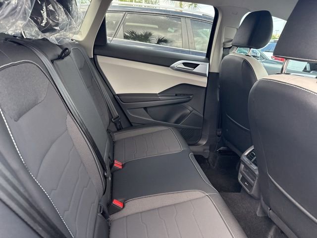 Used 2025 Volkswagen Taos SE image 11