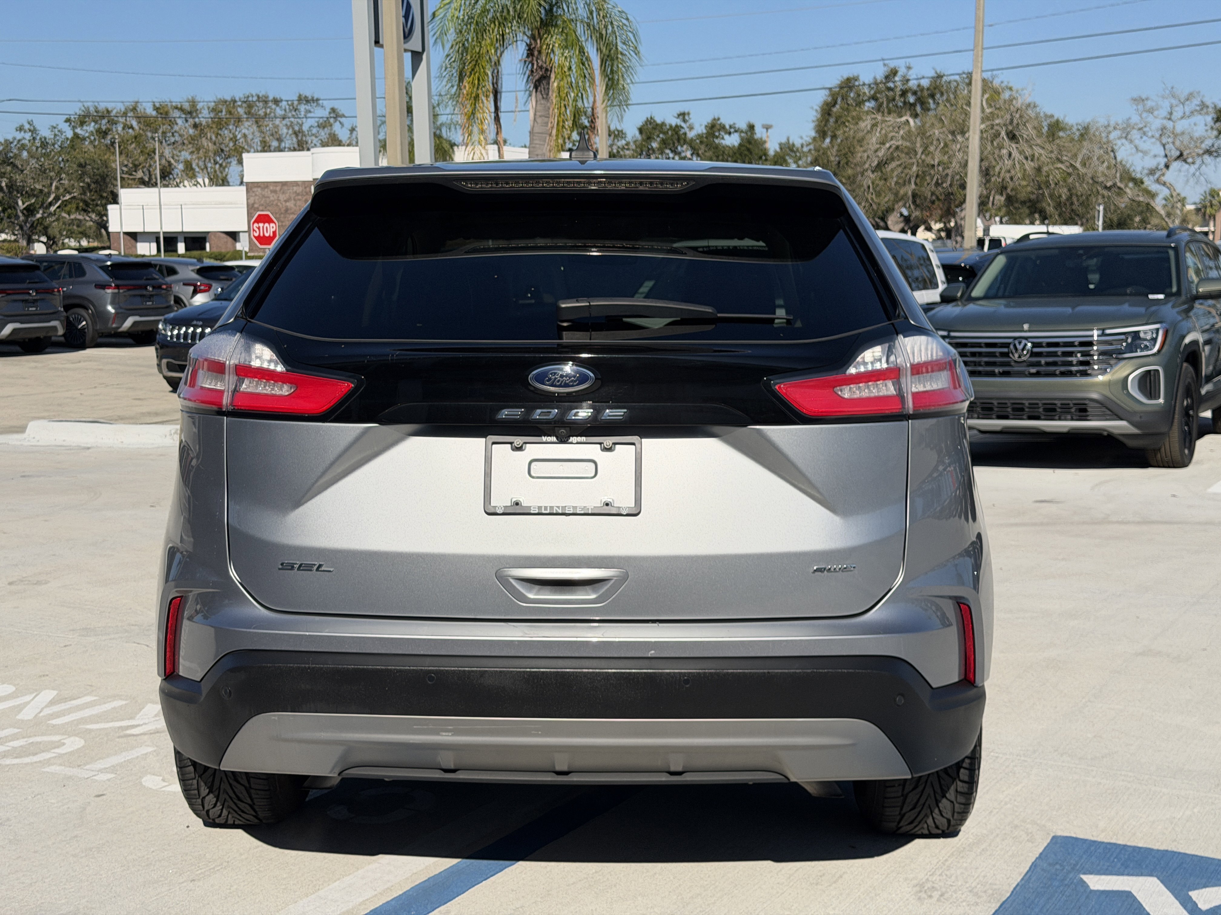 Used 2023 Ford Edge SEL image 4