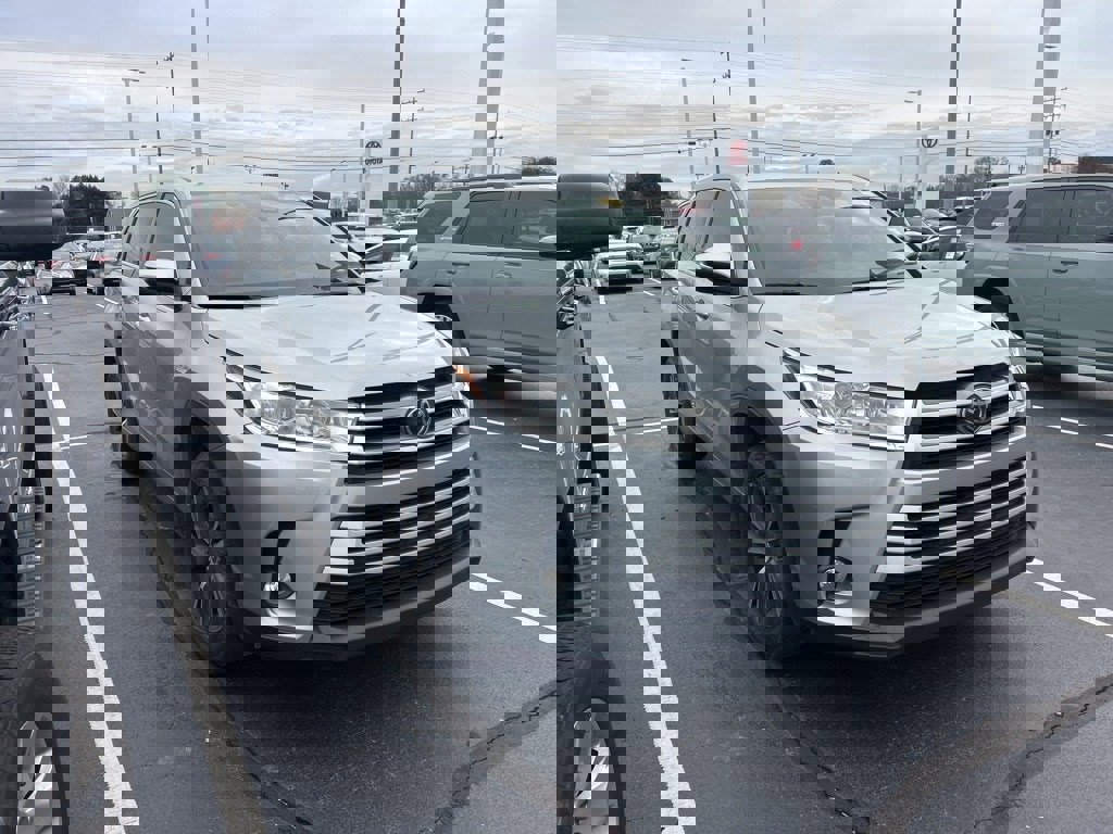 Used 2017 Toyota Highlander LE