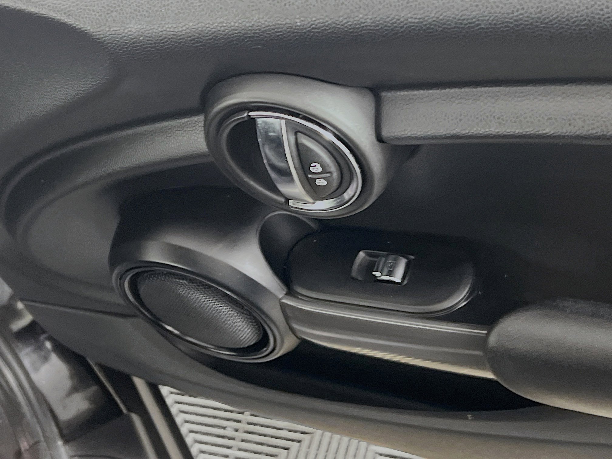 Used 2019 MINI Cooper 2-Door Hardtop FWD image 32