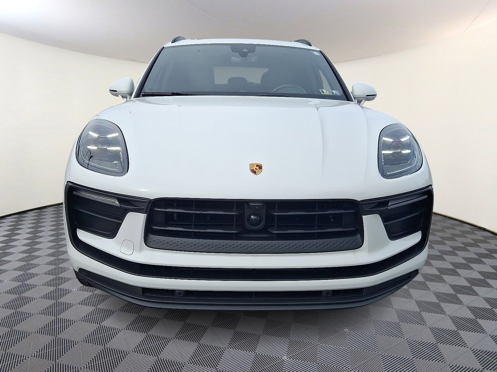 Used 2023 Porsche Macan image 6
