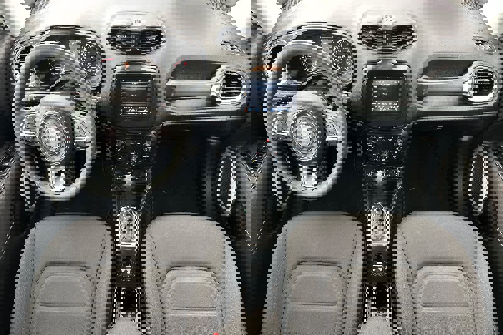 Used 2018 Jeep Renegade Latitude w/ Popular Equipment Group image 3