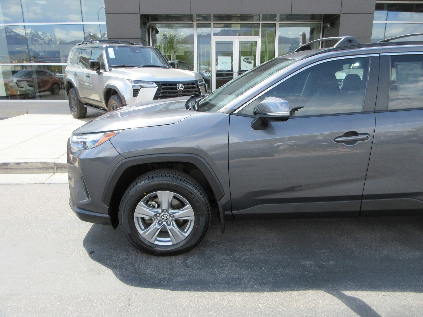 Used 2024 Toyota RAV4 XLE AWD/4WD image 2