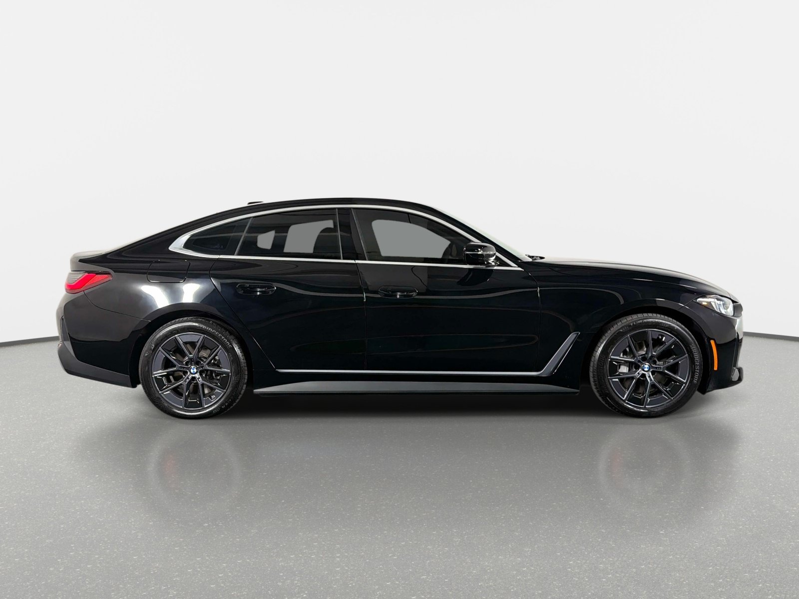 Used 2025 BMW i4 eDrive40 RWD image 2
