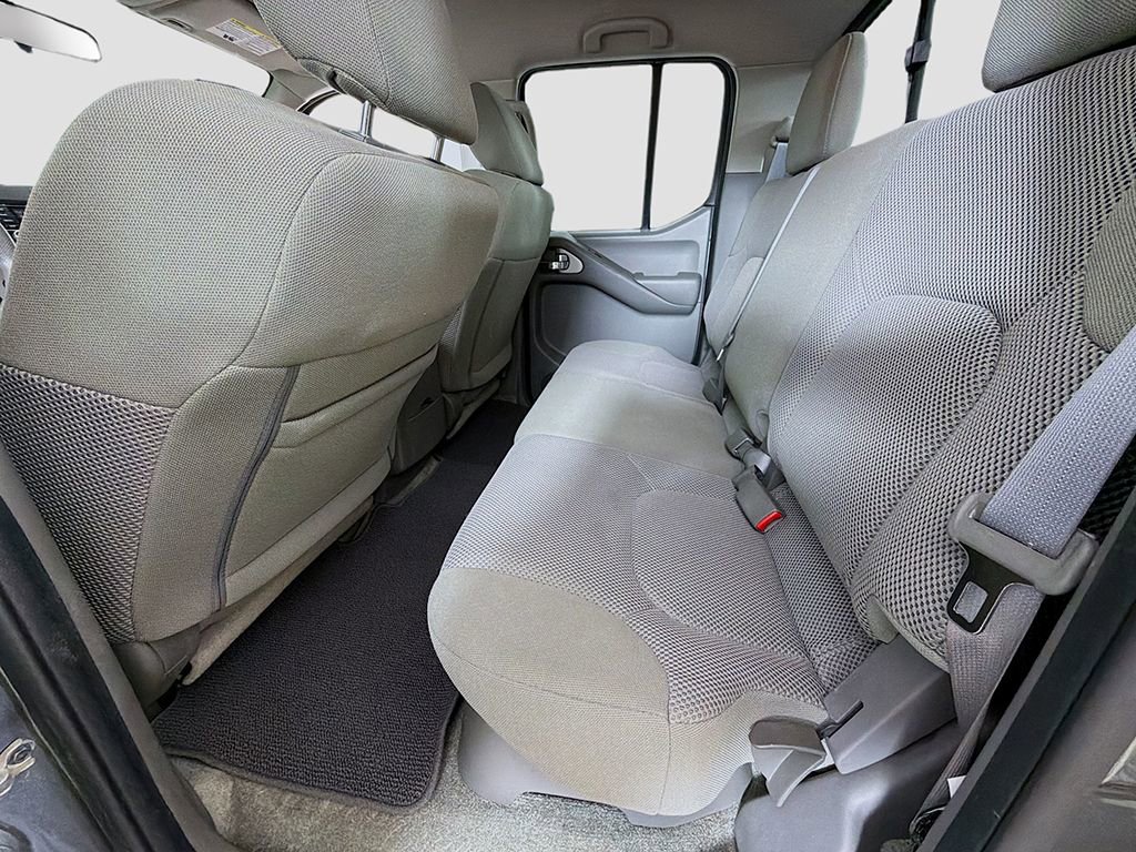 Used 2018 Nissan Frontier SV image 18