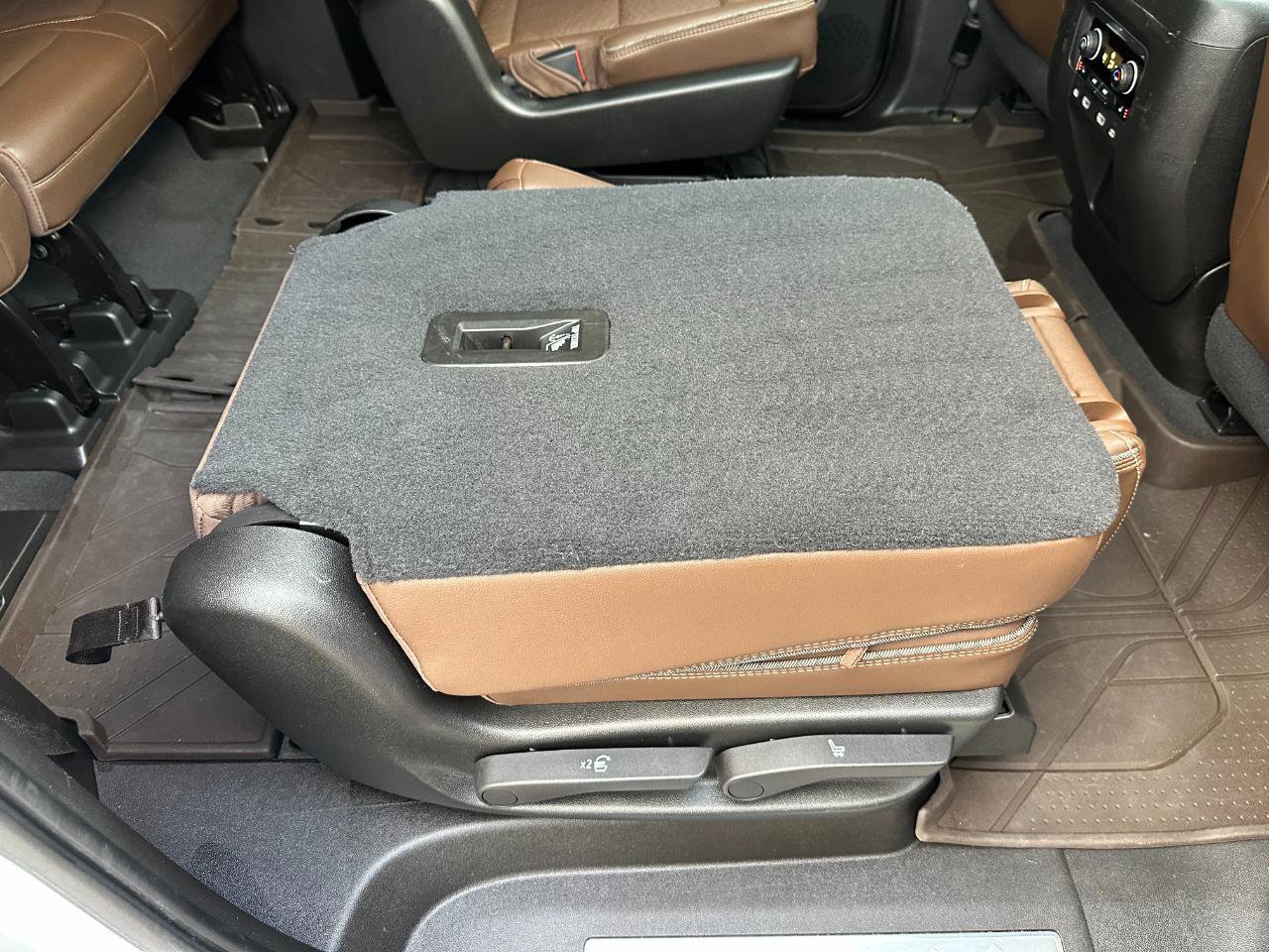 Used 2021 Chevrolet Suburban High Country RWD image 30