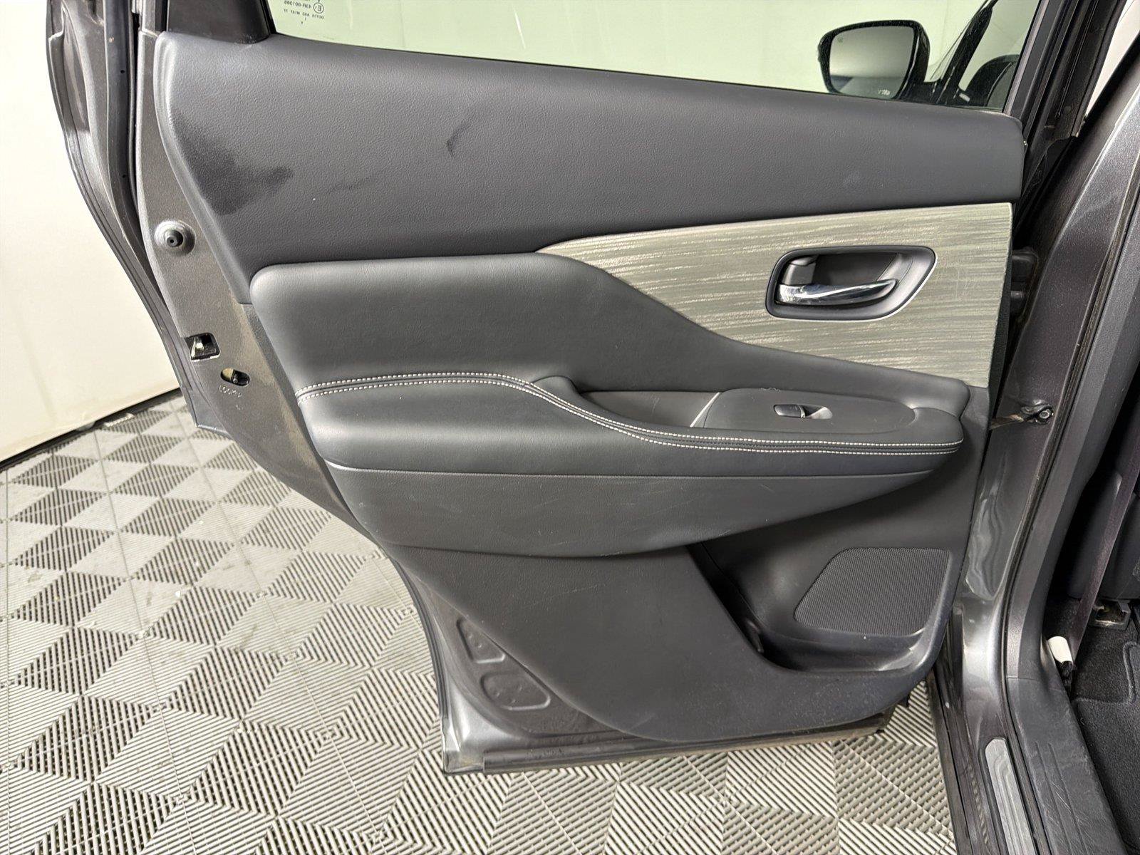 Used 2015 Nissan Murano Platinum w/ Platinum Technology Package FWD image 22