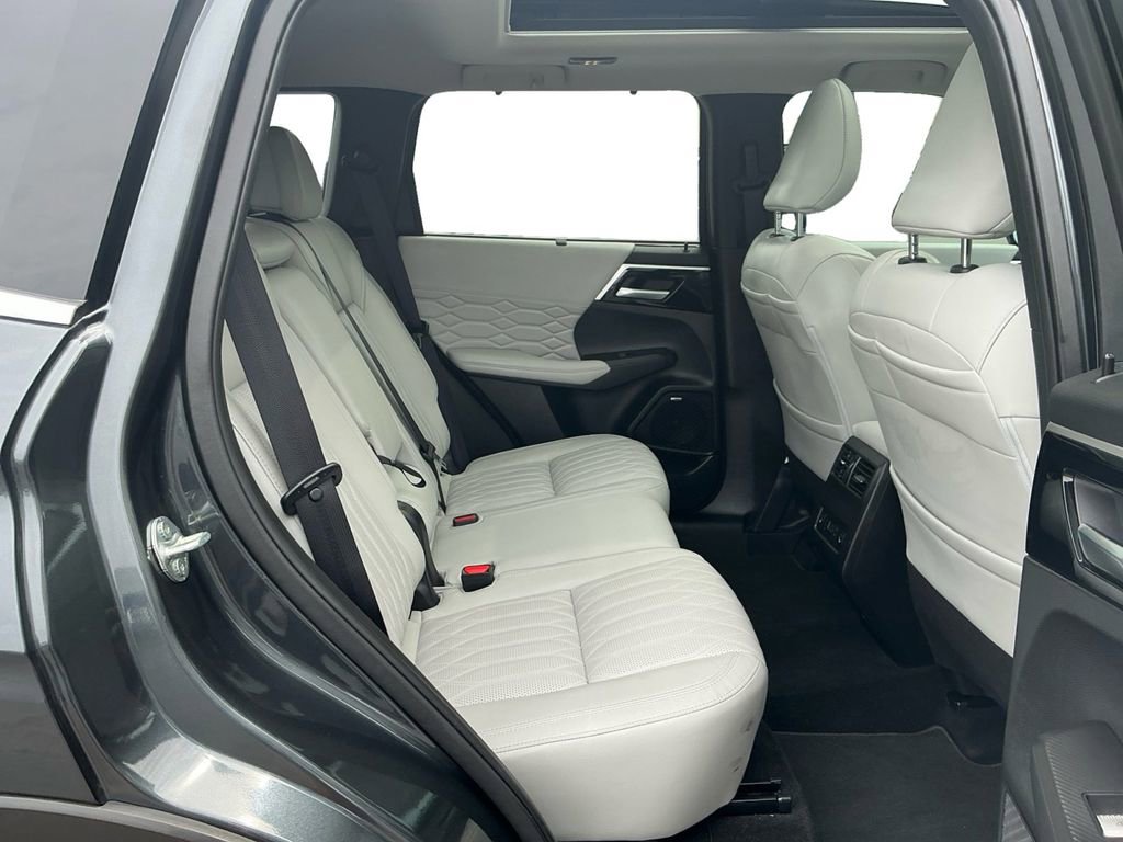 Used 2025 Mitsubishi Outlander SEL FWD image 23