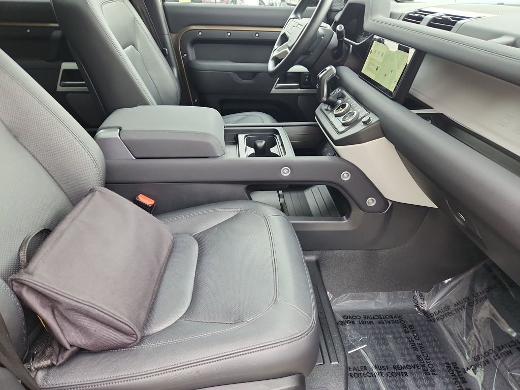 Used 2023 Land Rover Defender 110 S image 3