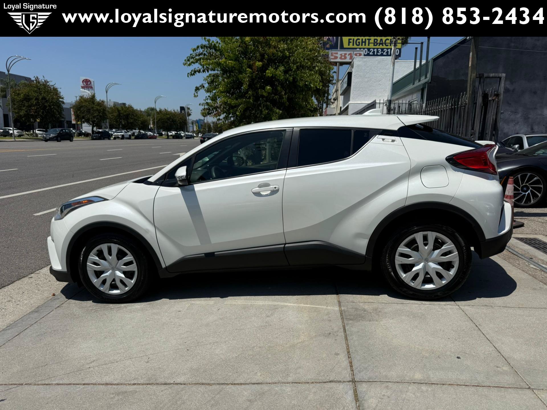 Used 2019 Toyota C-HR LE FWD image 4