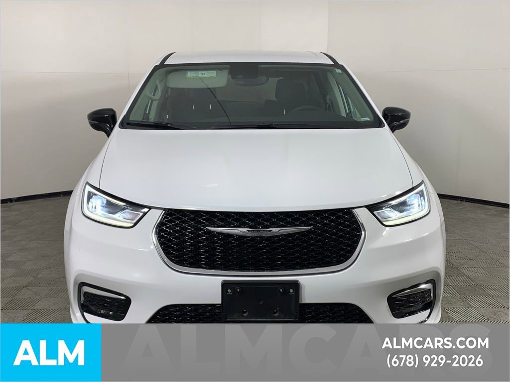 Used 2024 Chrysler Pacifica Select image 15