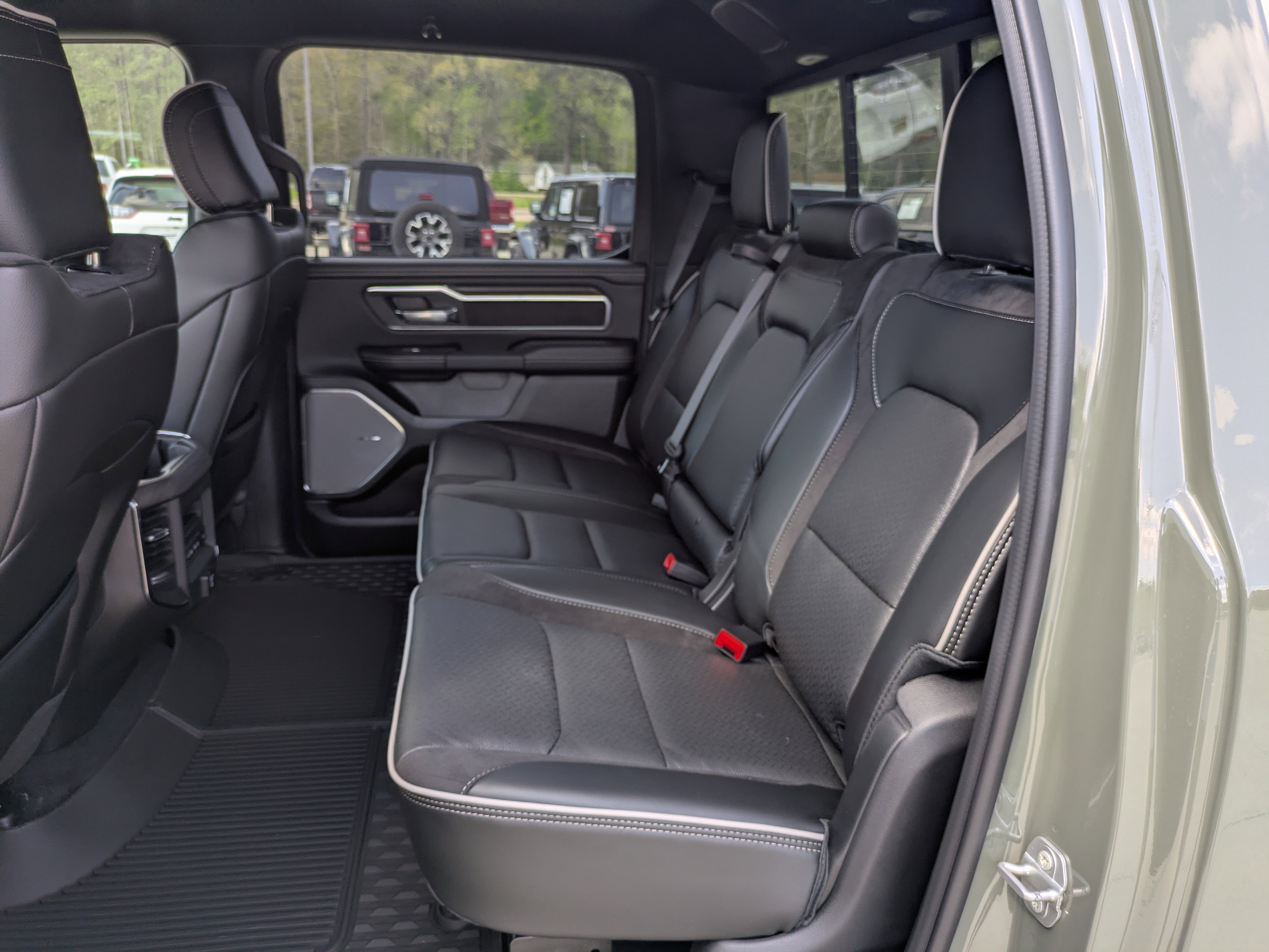 New 2026 RAM 1500 Laramie AWD/4WD image 11